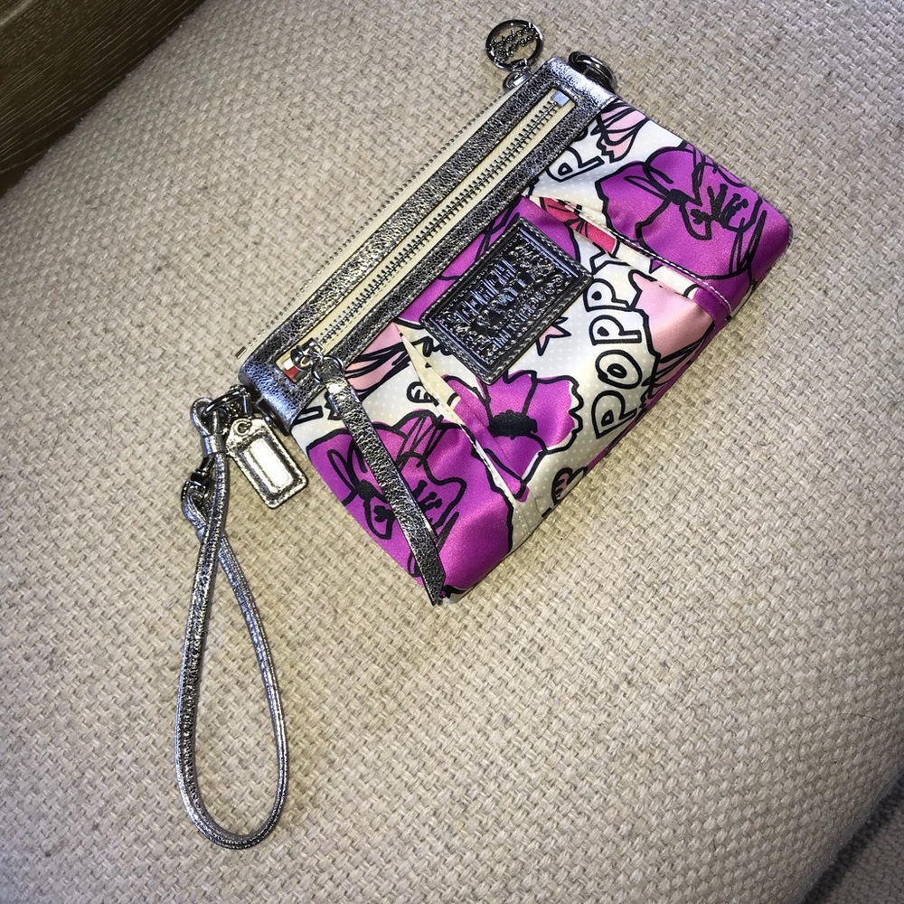 Coach Poppy Wristlet/Wallet